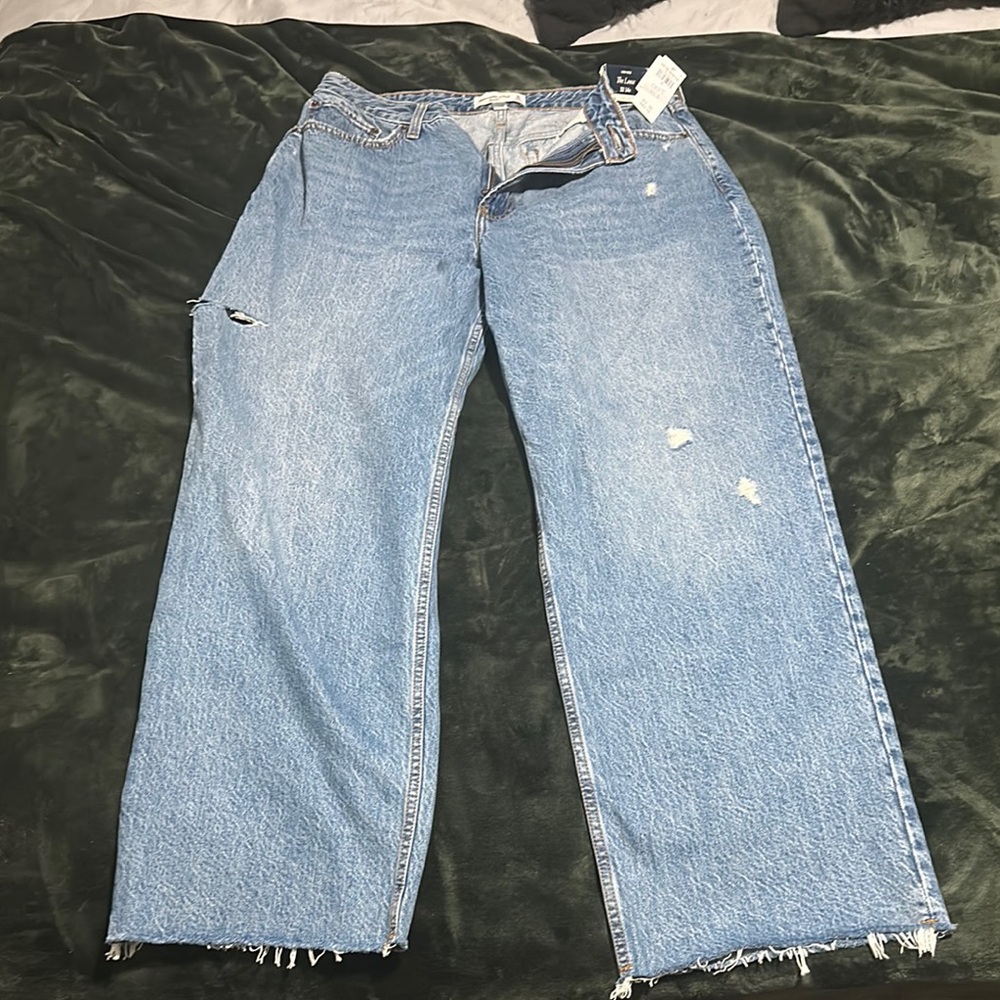 Abercrombie High Rise “The Loose” fit Jeans-NWT